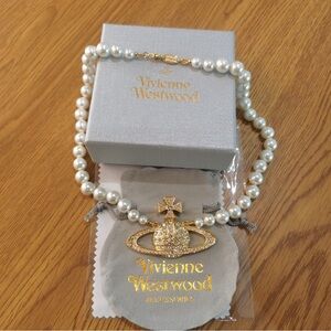 💎🪐Beautiful🪐💎Vivienne Westwood LARGE Bas Relief Pearl Necklace